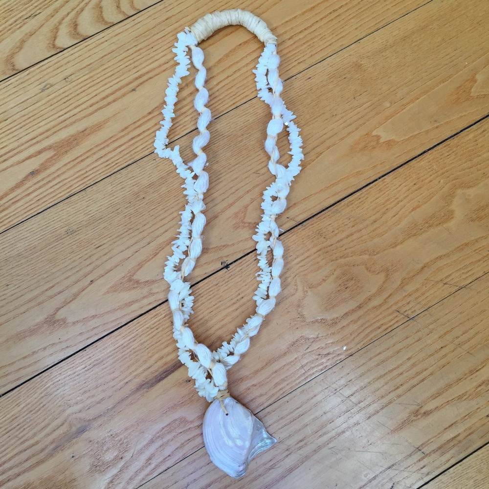Cute summer raffia and shell long necklace!